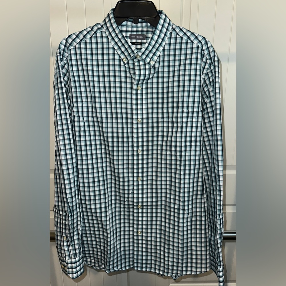 Van Husen slim fit dress shirt. Size large, 16 to 16.5.